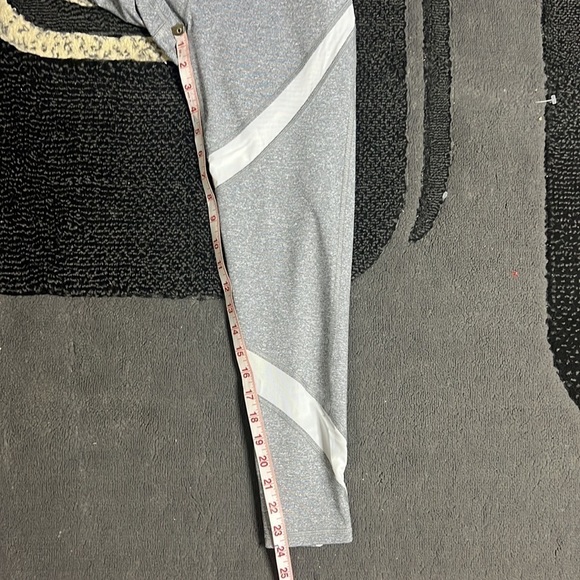 Aerie Grey High Waisted Yoga Pants/ Leggings Size M - Picture 10 of 10